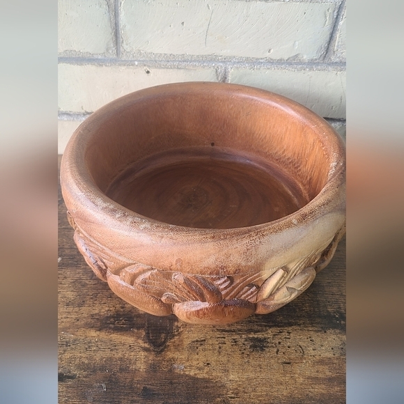 Large Wood Carved Bowl - Picture 2 of 7